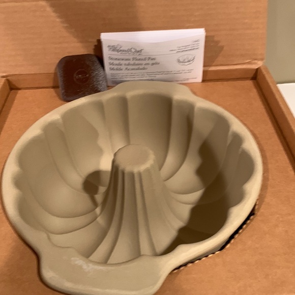 Pampered Chef Kitchen Nib Pampered Chef Stoneware Fluted Pan Poshmark